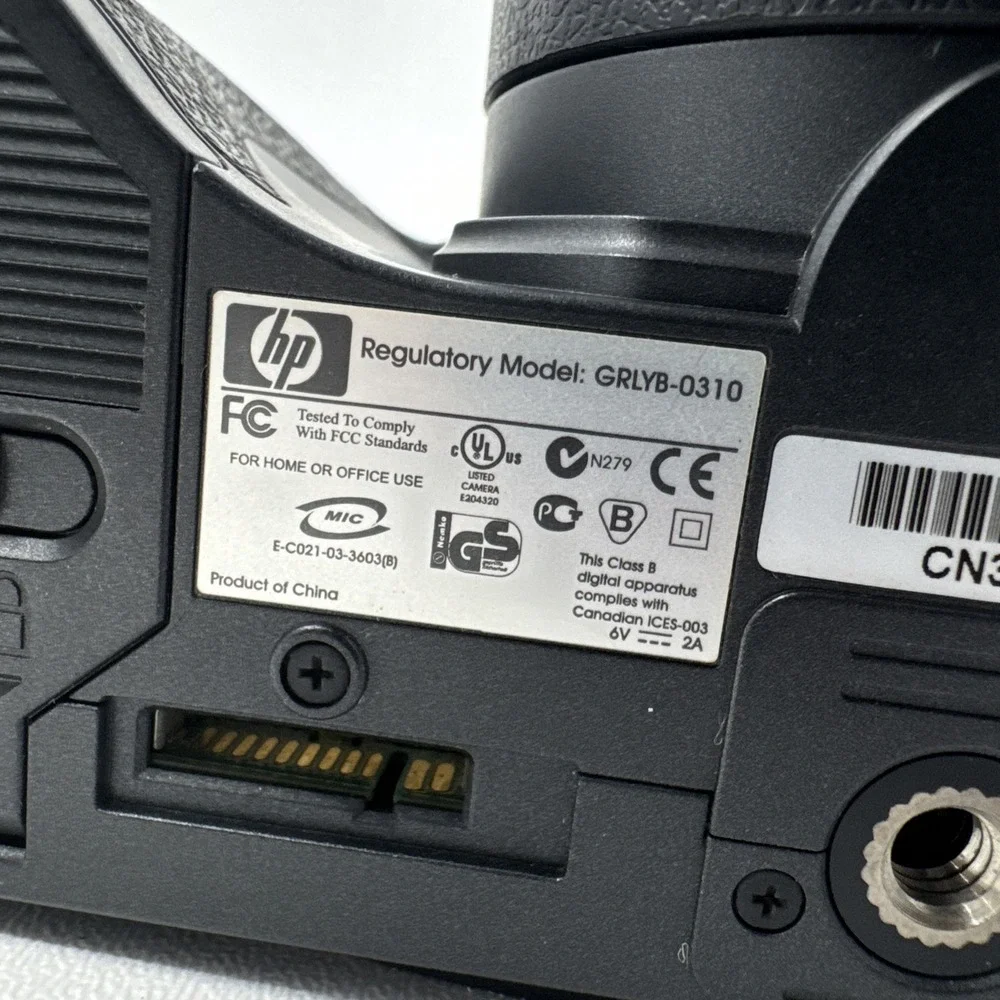 HP PhotoSmart 945 5.3MP Digital Camera 8xOptical Zoom GRLYB-0310 w/ Accessories‎